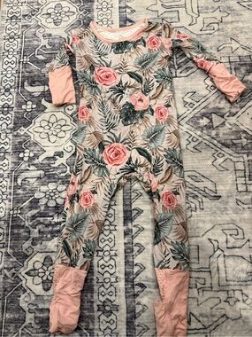The simple seed PEONY TROPIC DAY TO NIGHT ROMPER
12-18 months